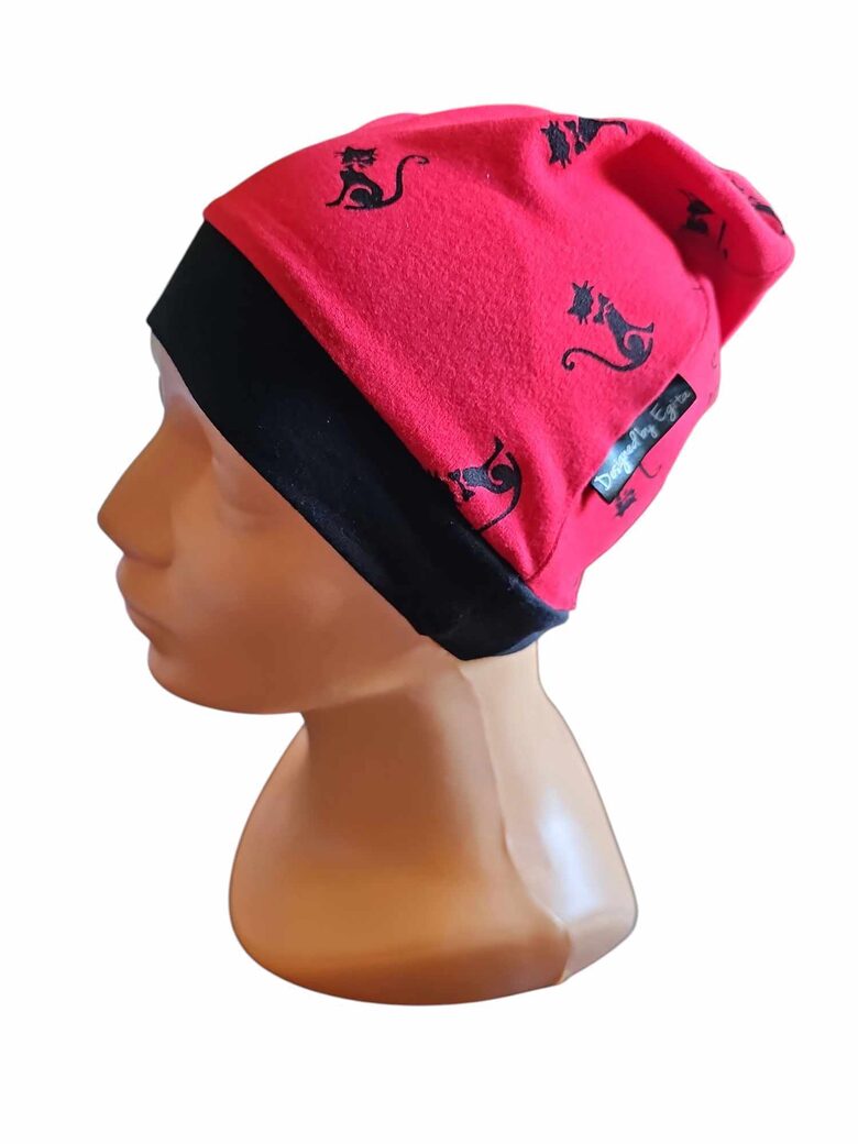 44-64cm, Kaķi uz sarkana